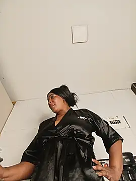 MadameEbony live cam on StripChat