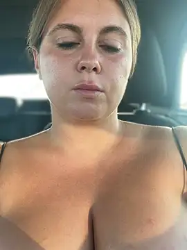Samantha_official live cam on StripChat