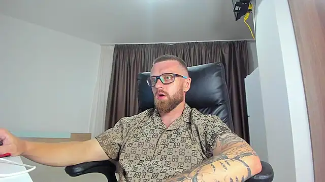 Findom_guy live cam on StripChat