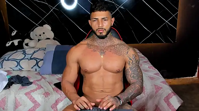 JackMclain live cam on StripChat
