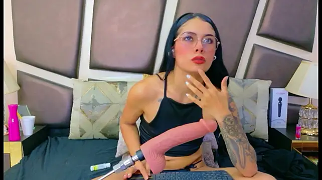 NicoleEsposito live cam on StripChat