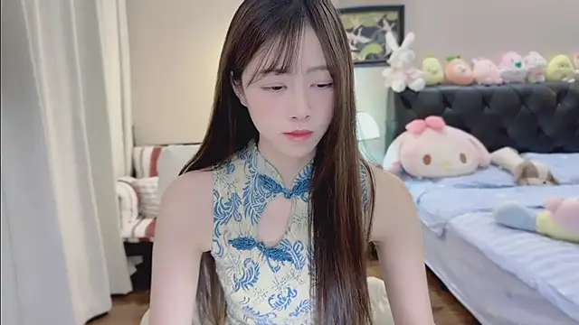 Evacute-top live cam on StripChat