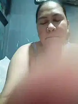sweetestrose live cam on StripChat