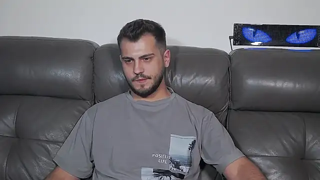 CrazyDom1 live cam on StripChat