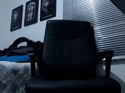 Kratoswolf live cam on StripChat