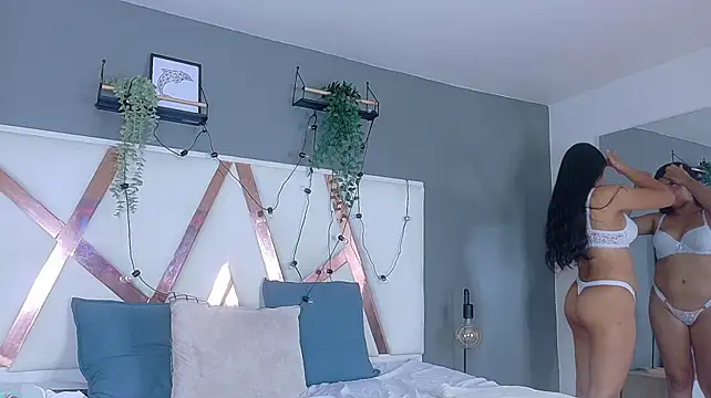MilaFox__ live cam on StripChat