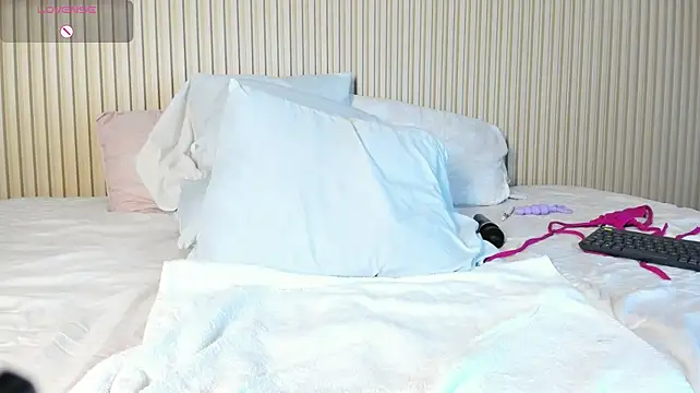 Profanared_ live cam on StripChat
