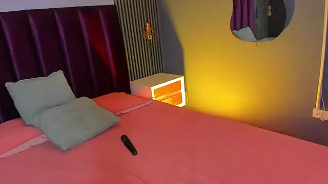 LauraAristizabal live cam on StripChat