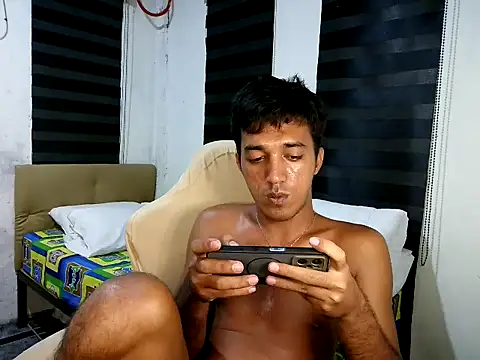 Spicy_RowyCam live cam on StripChat