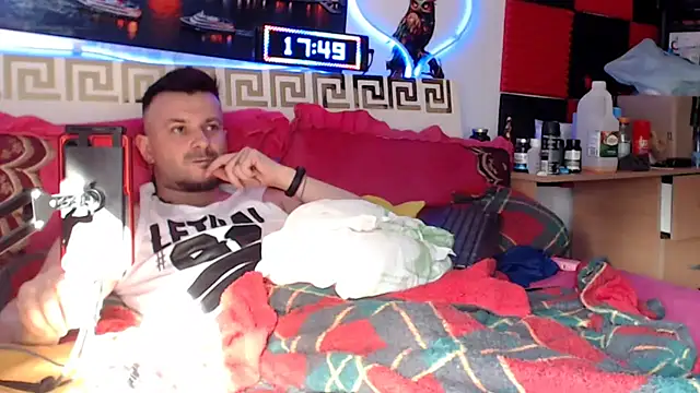 Hugec0ck007 live cam on StripChat
