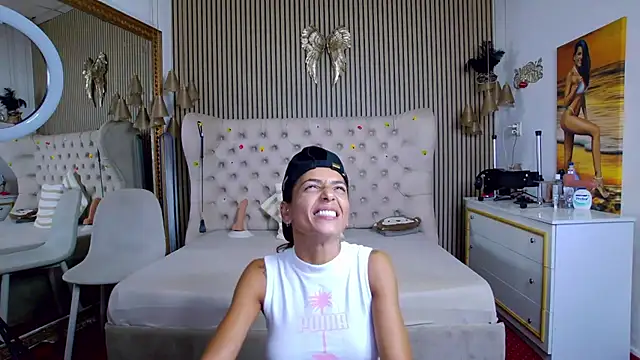 PlayfulShow live webcam