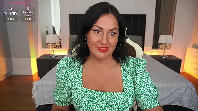 velvetluck (F milf) - Breasts naughty tease