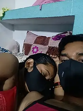RoyalDesiCouple webcam