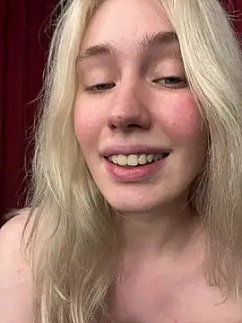 lovelymiu (Ask my age) - lower my shorts+add oil on my big ass