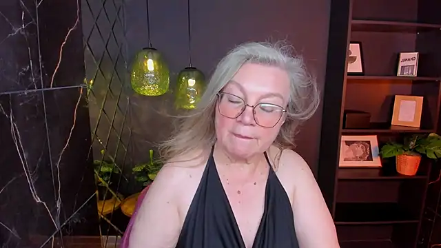 NataliMellow live cam on StripChat