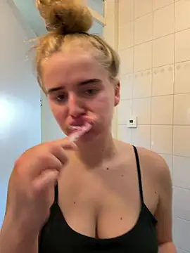 yourhornyslut