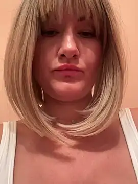 LunaFoxs live cam on StripChat