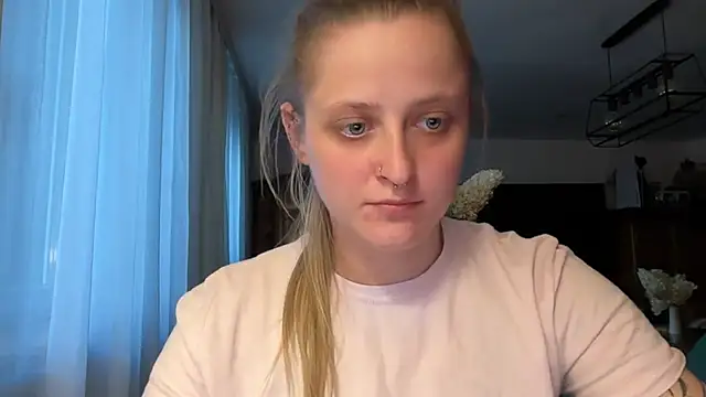 LeaWetGirl live cam on StripChat