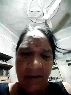 Loomaraj live cam on StripChat