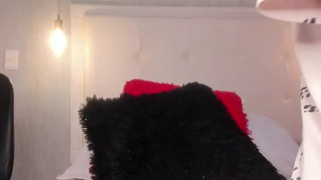 mia_gomez7 live cam on StripChat