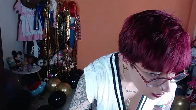MissMiia2 live cam on StripChat