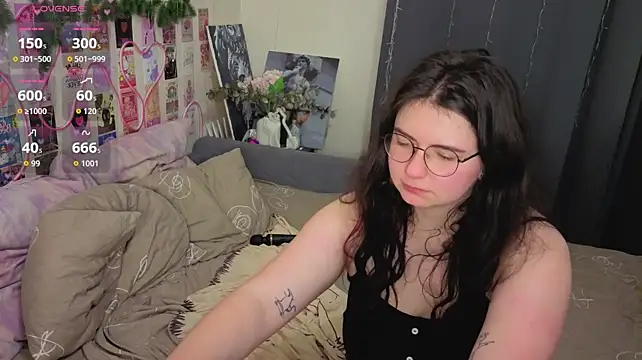Kitty-Katty live cam on StripChat