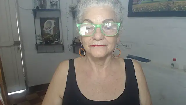FunnyGrandma live cam on StripChat