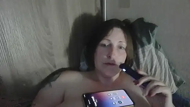 AllaSowinskaya live cam on StripChat
