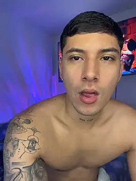 SexxxySquirterStev777 live sex cam