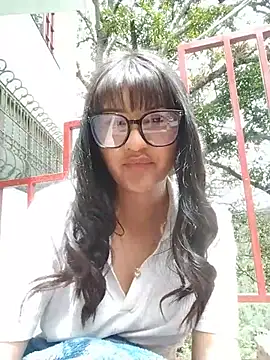 Emily-7 live cam on StripChat