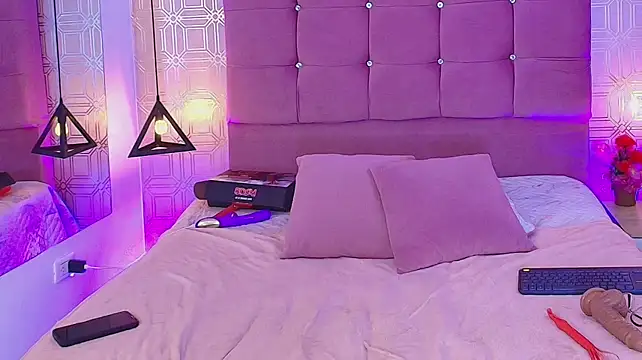 Victoria_Elektra live cam on StripChat