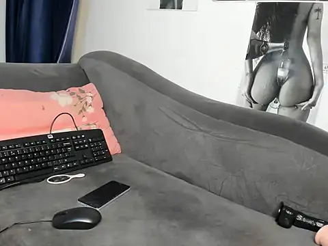 tinydolll live cam on StripChat