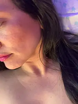 Webcam en directo de la tetona mahia_queen