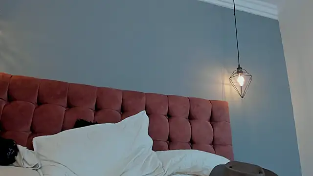 lois_stone (M twink) - show hard cock and shake