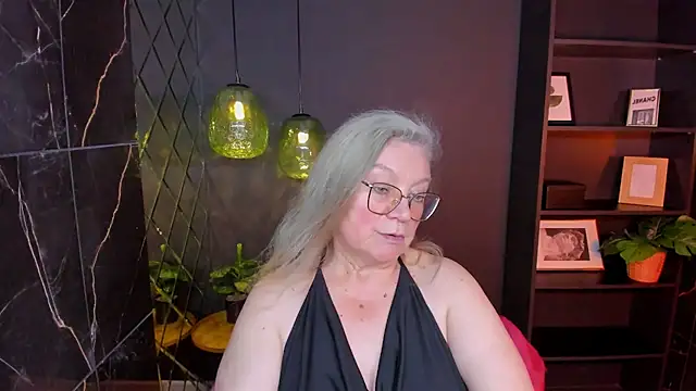 natalimellow (Ask my age) - rub my nipples