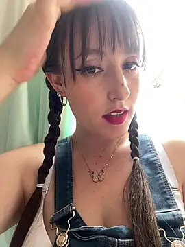 Belly_Rosse live cam on StripChat
