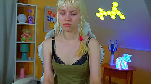 HannahHollis live cam on StripChat
