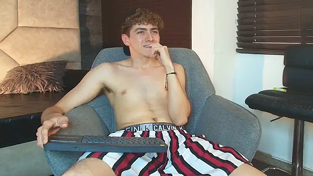 Tyler_Mcrey live cam on StripChat