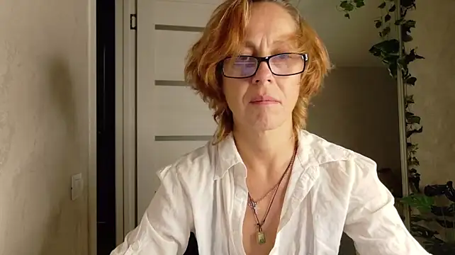 LioraWeiss live cam on StripChat