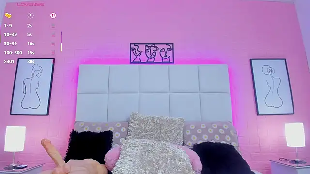 charlotte_kisss live cam on StripChat