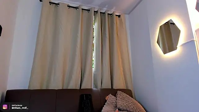 etham_wolf1 webcam