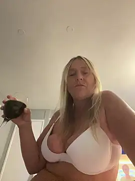 Blondnboujee53
