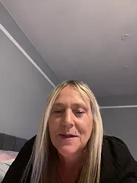 Blondnboujee53