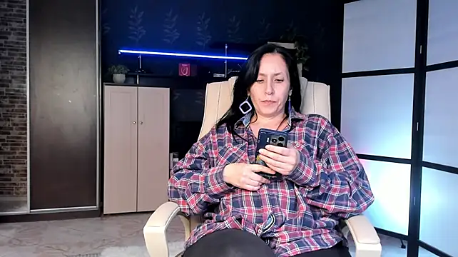 Lucky_Milf live cam on StripChat
