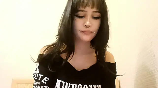 AliceMilati live cam on StripChat