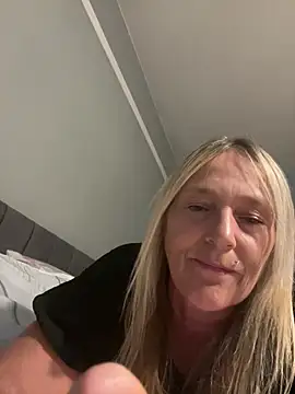 Blondnboujee53