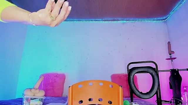 karol_stom (Ask my age) - FIVE FINGERS MY ASS DEEP