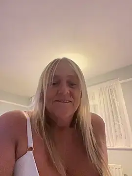 Blondnboujee53