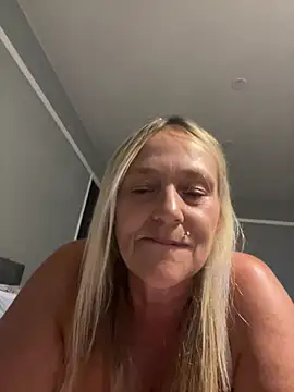 Blondnboujee53