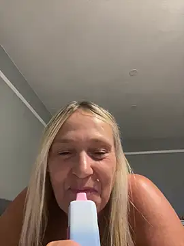 Blondnboujee53